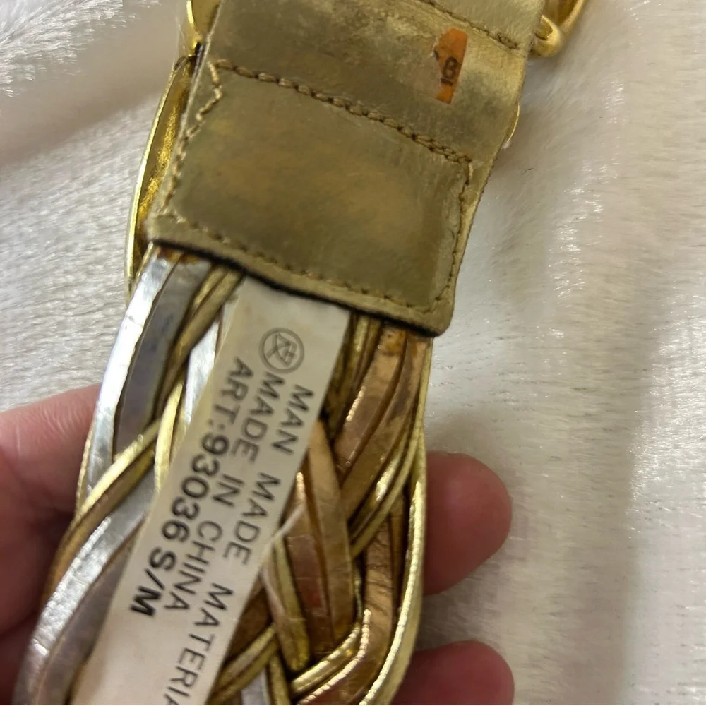 Vintage women’s S/M gold and silver‎ metallic belt. 70s 80s retro look.
